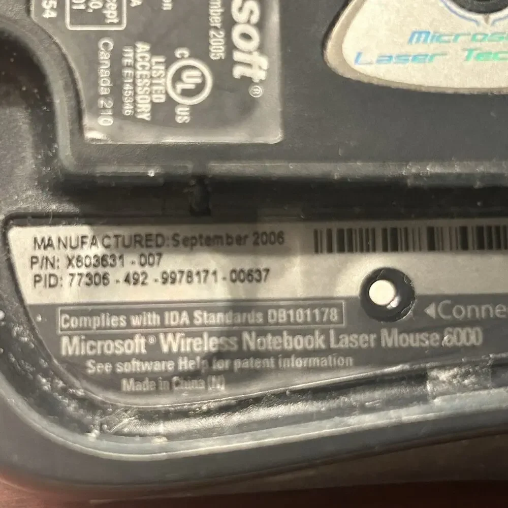 Microsoft Wireless Laser Mouse 6000 Model 1054 w/Memory Stick